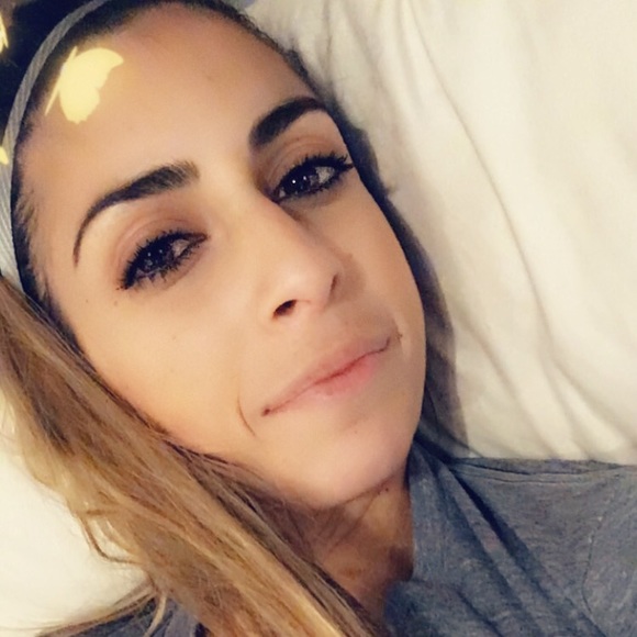 Meet your Posher, Nicole - Picture 1 of 1